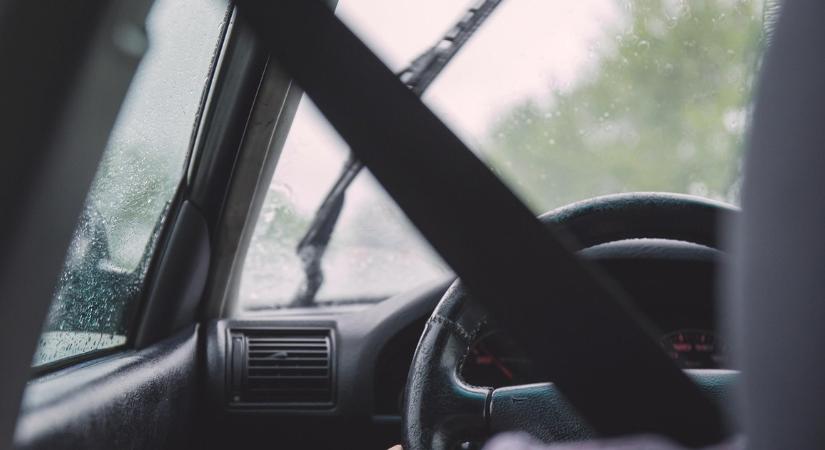 9 hónapos kisbaba életét is veszélybe sodorta egy büntetőfékező sofőr, a kamera mindent rögzített