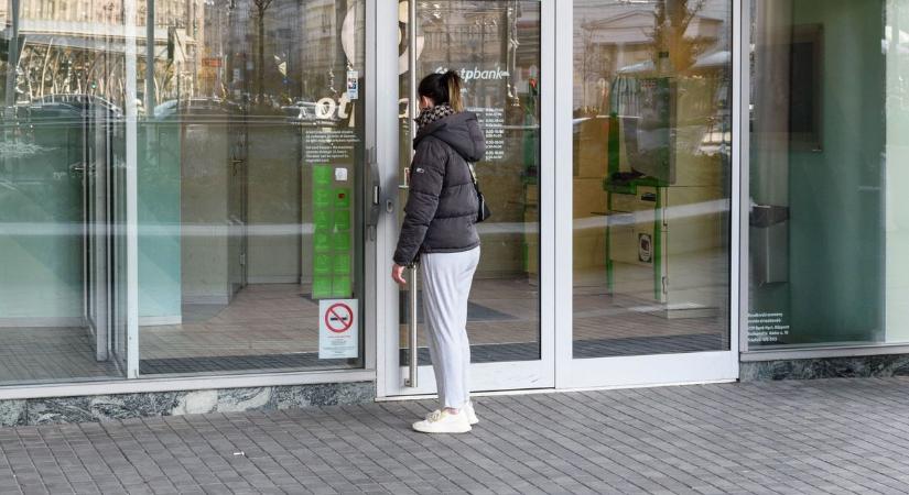 Lakossági folyószámlák: több mint egy évig biztosan nem emelkednek a díjak