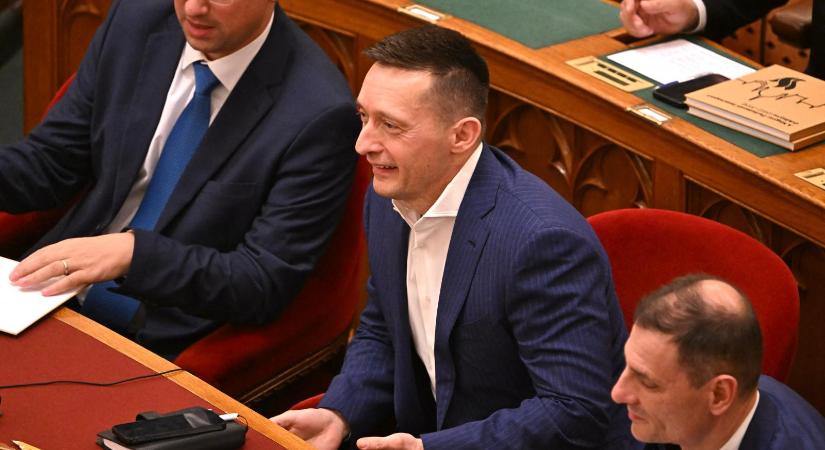 Rogán Antal minisztériuma 3,5 millió forintot költött nőnapi csokrokra