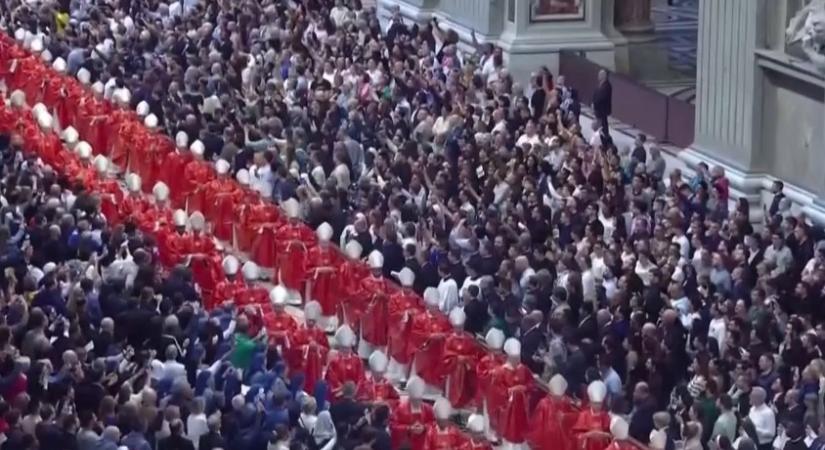 Csaknem két óra múlva megkezdődik a konklávé a Vatikánban  videó