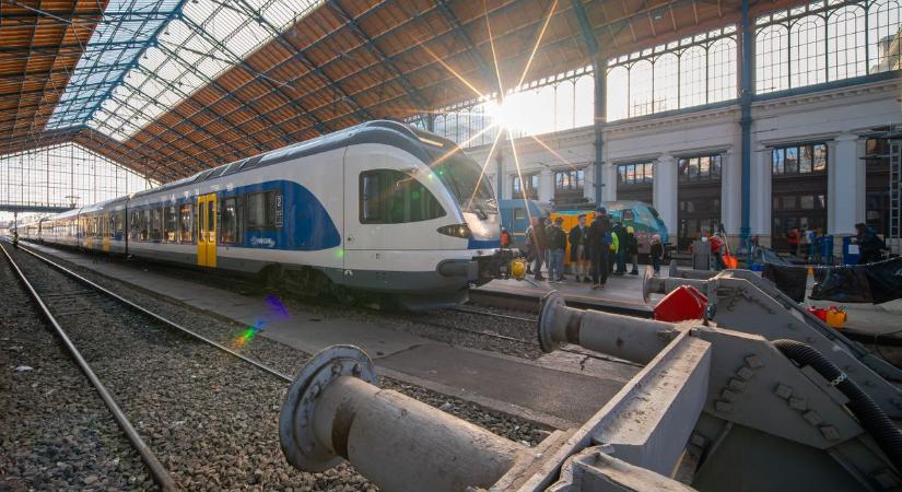Jó hírt közölt a kirándulókkal a MÁV