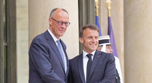 Párizsba vezetett az új német kancellár első útja, Macronnal találkozott