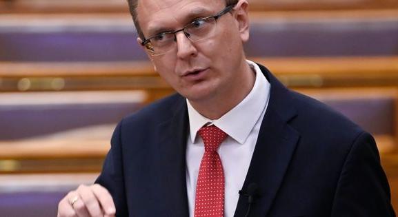 Rétvári Bence alkalmas lenne legfőbb ügyésznek, de…