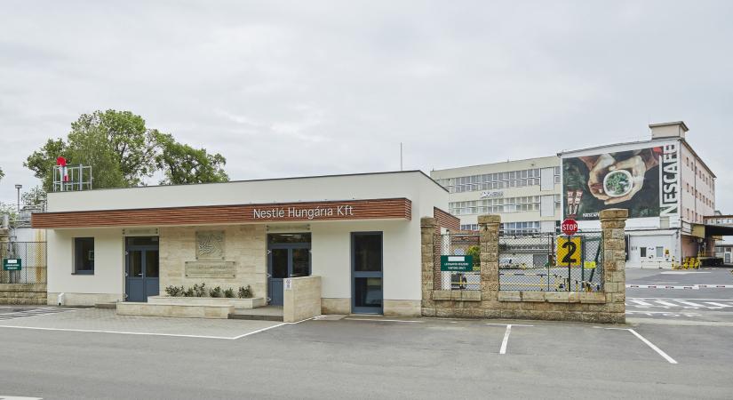 Átadták a Nestlé napelemparkját Szerencsen