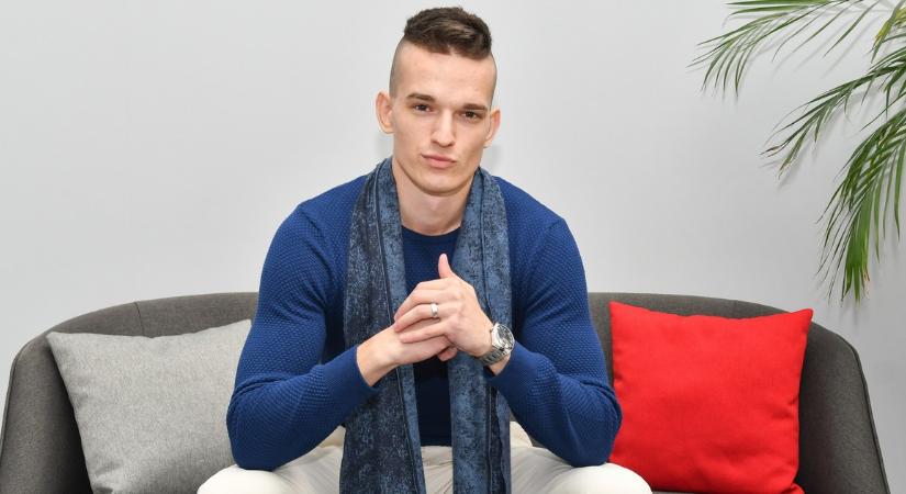 Mi történik Rékasi Zsigmonddal? Fura fotó látott napvilágot Détár Enikő és Rékasi Károly fiától