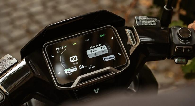 Közel 200 kilométer és 125 km/h az új etalon - Díjat nyert az okosrobogó