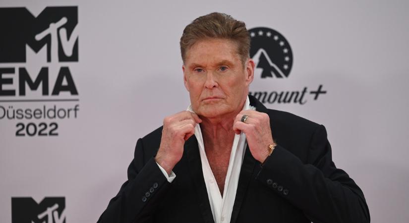 Mi történhetett? Kerekesszékben fotózták le David Hasselhoffot