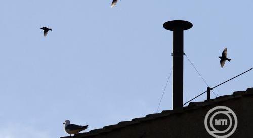 Pápaválasztás – Fekete füst szállt fel a Sixtus-kápolna kéményéből