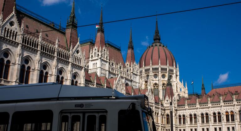 Részegen zaklathatta kolléganőjét az Országgyűlési Őrség alezredese