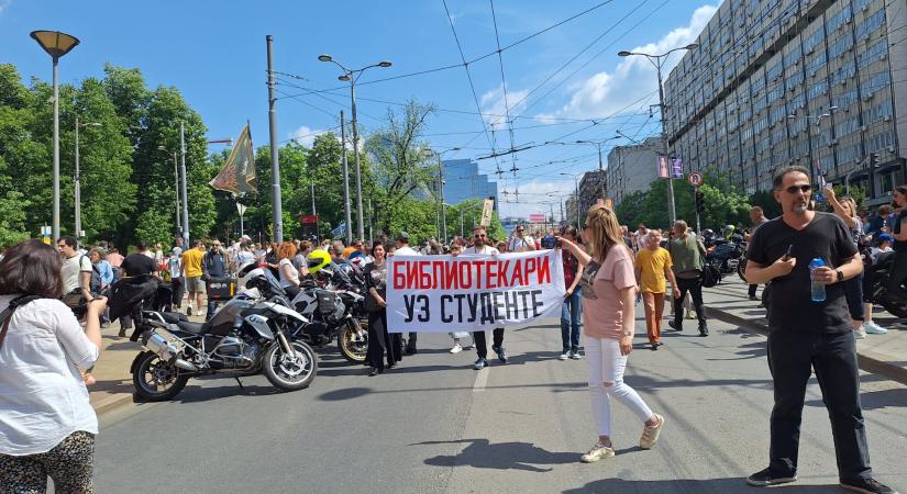 Parlamenti választásokat követelnek a szerbiai egyetemisták