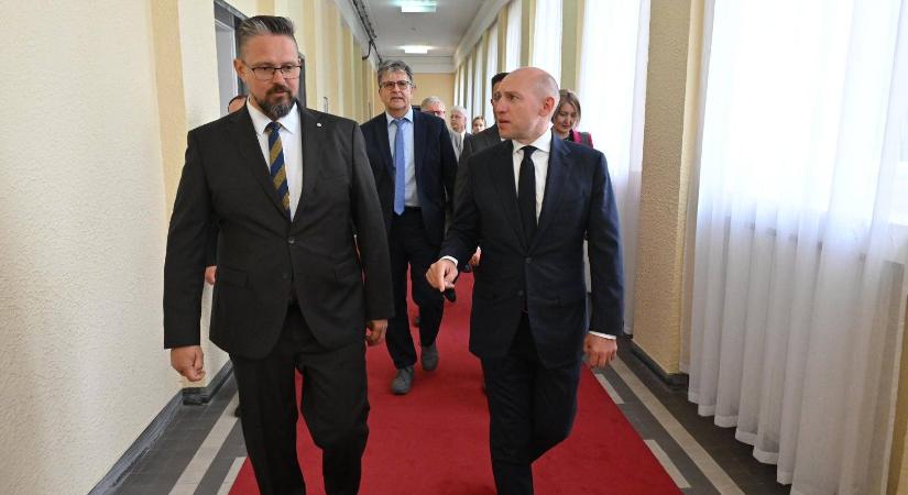 Manfred Pentz-et, a német Hessen tartomány miniszterét fogadta Juhász Bálint