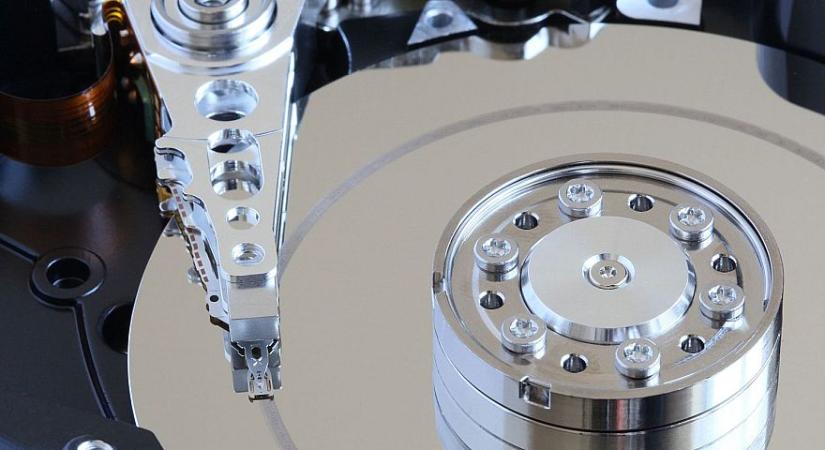 100 TB-os merevlemez kiadását jelentette be a Seagate