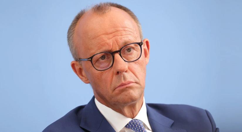 Merz kancellár első külföldi körútjára indult