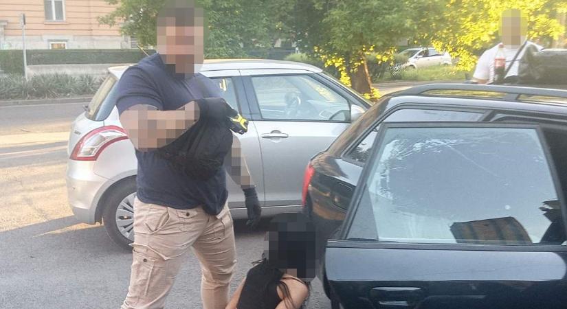 Beleszeretett a vevő a józsefvárosi drogárusba, de hiába tervezték a tengerpartra a mézesheteket