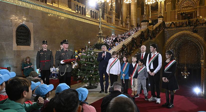 Megalázó incidens az Országgyűlési Őrség buliján, nyomozás indult
