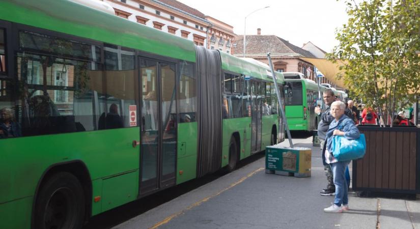 Péntek reggeli káosz? – kimaradnak ezek a pécsi buszmegállók
