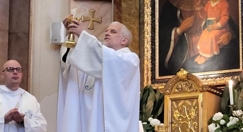 Május első szombatján egy bencés atya misézett az apátságban