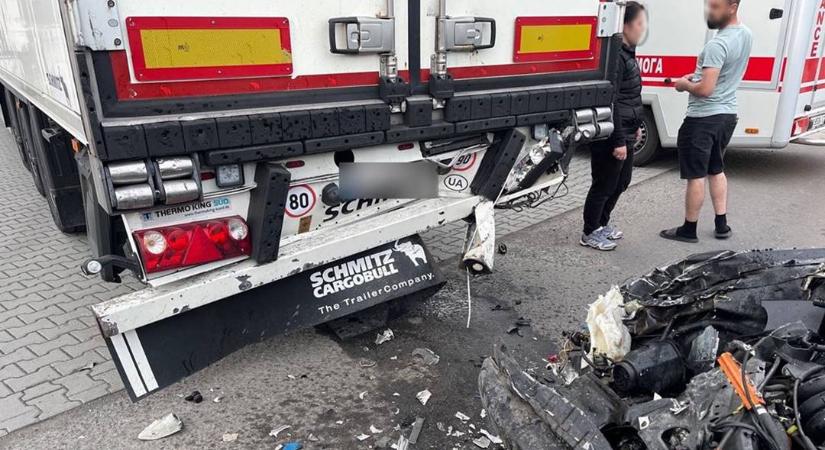 Jogsi nélkül, részegen karambolozott – 76 ezer hrivnyás bírságot kapott a munkácsi sofőr