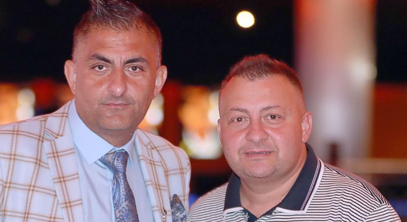 Videón, ahogy Gáspár Győző és Zsolti kiabálva esnek egymásnak Hajdú Péter előtt