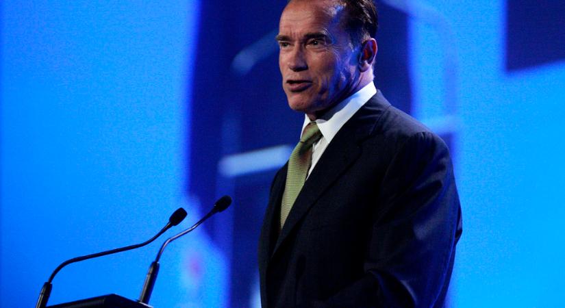 Arnold Schwarzenegger stílusosan int búcsút Trump elnökségének