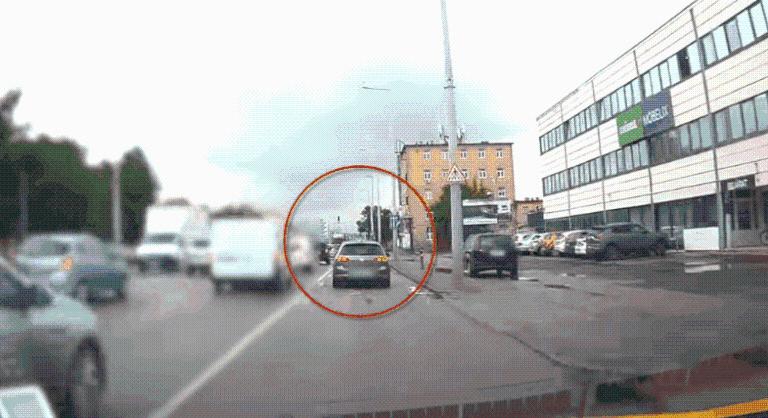 Rendőrkézre került a buszsávban trükköző autós a Soroksári úton