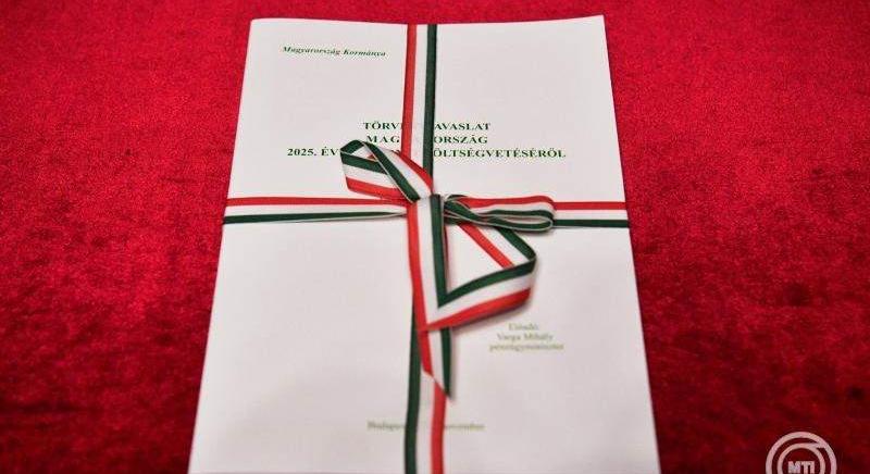 Benyújtotta a 2026. évi költségvetési törvényjavaslatot a nemzetgazdasági miniszter