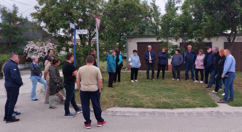 Utcafórumot tartottak a hetes választókörzetben