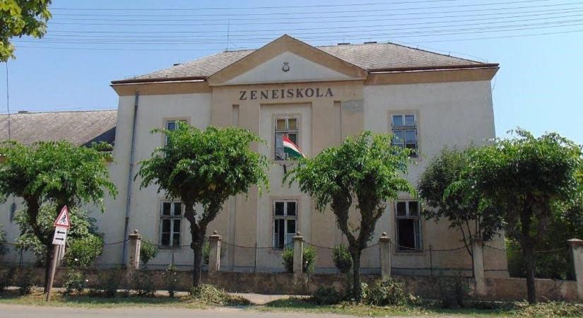 Hatvanéves jubileumot ünnepel a hevesi zeneiskola
