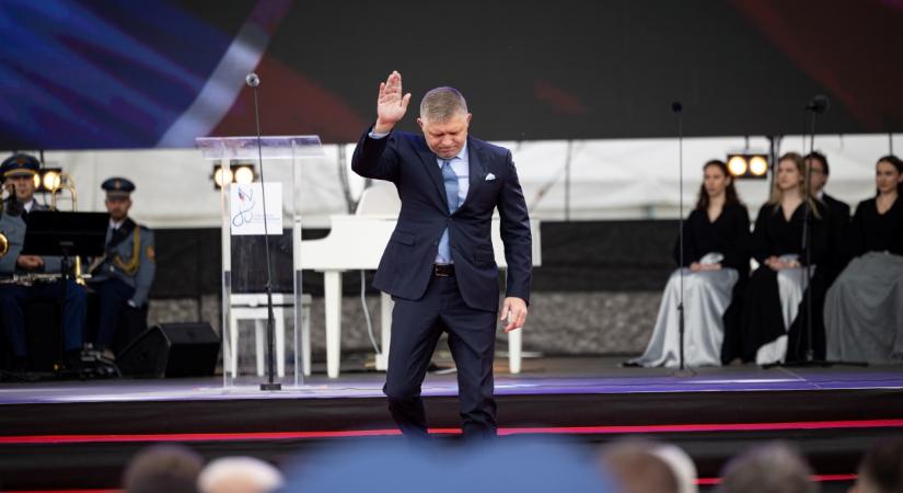 Fico már Moszkvába tart – a baltiak miatt alternatív kerülőúton