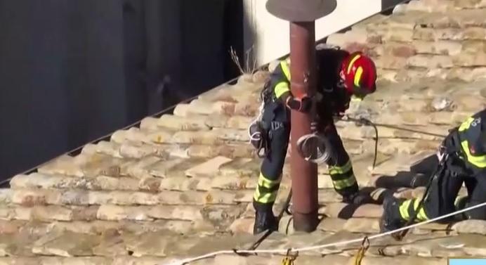 Radar – A kardinálisok a külvilágtól elzártan töltik a szavazás napjait  videó