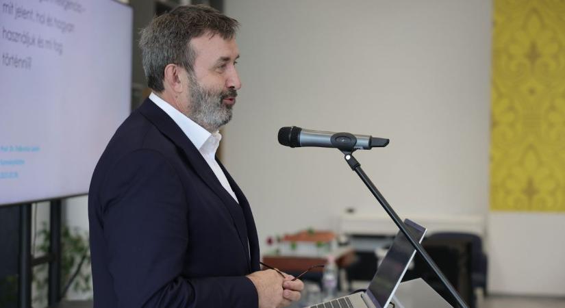Ezért pörög fel az ország: mesterséges intelligencia viszi előre az oktatástól a hadseregig (galéria)