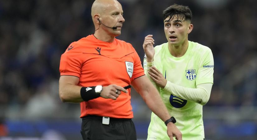 A Barcelona őrjöng, az UEFA viszont kiáll Marciniak mellett