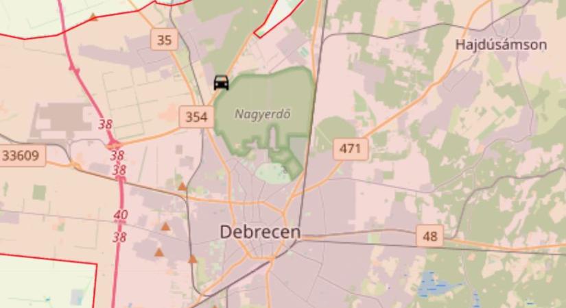 Karambol: beszorultak az utasok a 354-esen