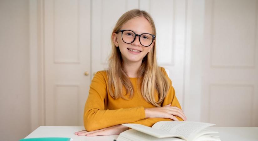 Alkalmazkodást támogató szemüveglencsék már kisgyermekkortól