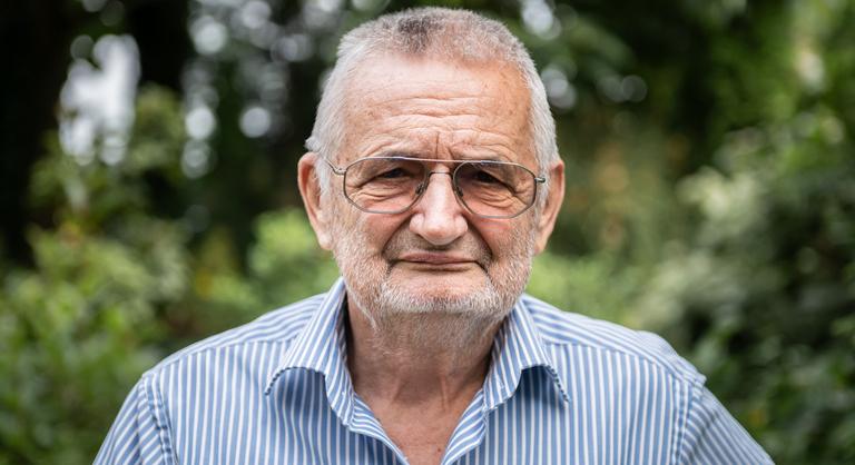 A szőrös gyerekek szakértője, akit egy ország fogadott a szívébe