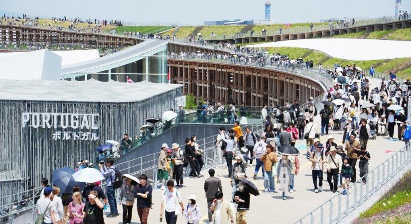85 éves jeggyel engedtek be egy látogatót az oszakai világkiállításra