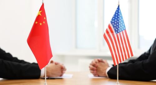 Kínai külügyminiszter-helyettes: Peking nem fél a kereskedelmi háborútól, de nem is akarja azt