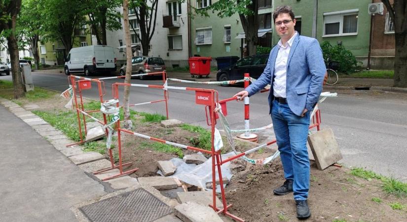 Több mint 1000 napja tátong egy gödör Pécs szívében – nem hiszed el, miért!
