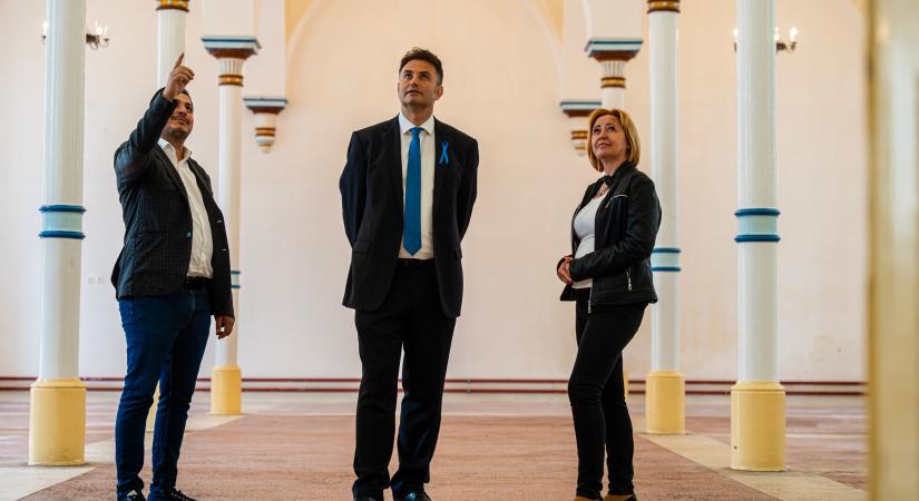Csak az örökségvédelem jelenlétében engedték be Márki-Zay Pétert a szabadkígyósi kastélyba