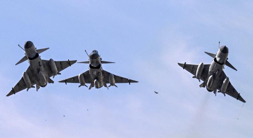 Pakisztán kínai vadászgéppel csapott le – Washingtonban azonnal intézkedtek