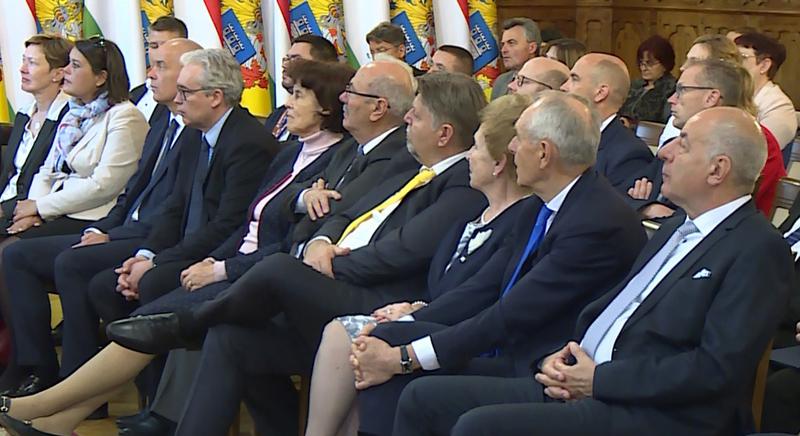 Mintaváros, jogalkotás és megtartó erő