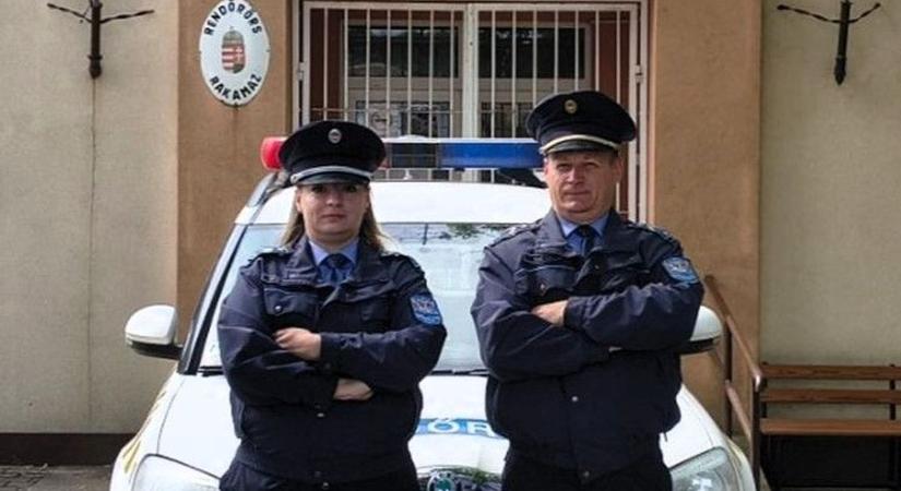 Magatehetetlen test a kocsiban – hősiesen mentettek életet a rakamazi rendőrök!