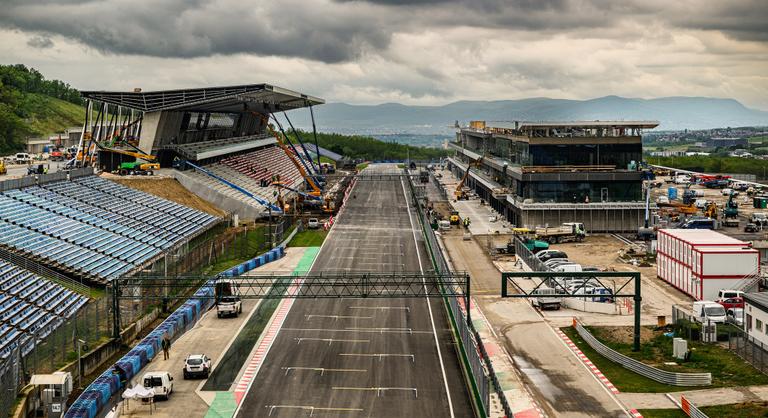 Így néz ki a Hungaroring a felújítás elkészültének kapujában