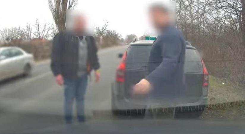 A kislány túl kicsi volt hozzá, hogy tudja, apja szinte élet-halál harcot vív értük a 4-esen