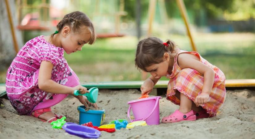 Elfoglalták új „várukat” az ovisok és bölcsisek