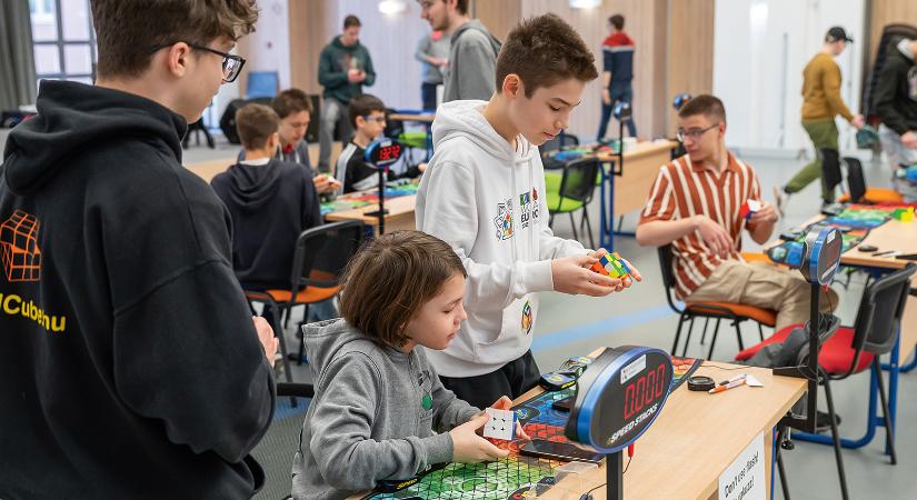 A Rubik-kocka mágusai
