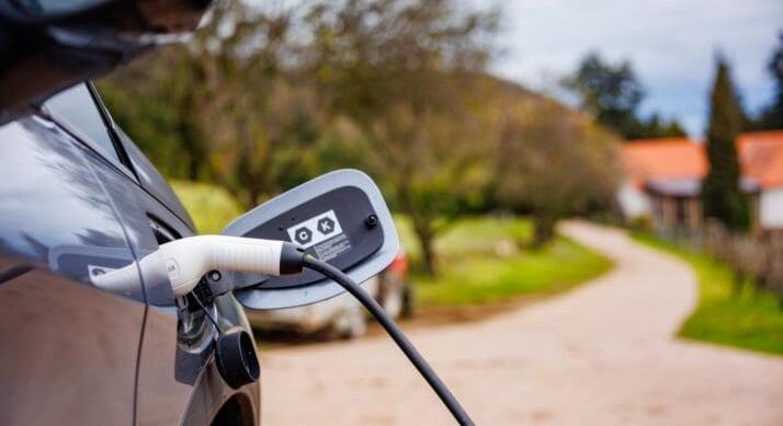 Meghosszabbították a határidőt – Június végéig pályázhatnak elektromos töltőállomásokra