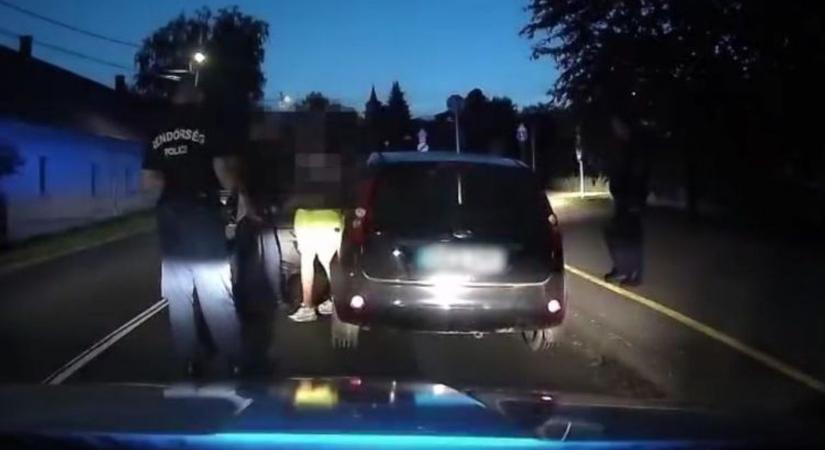 Videón, ahogy a rendőrök elfogják a fegyveres rablót Zircen