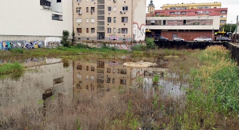 Sok ezer forint hever a Centrum-gödör mélyén