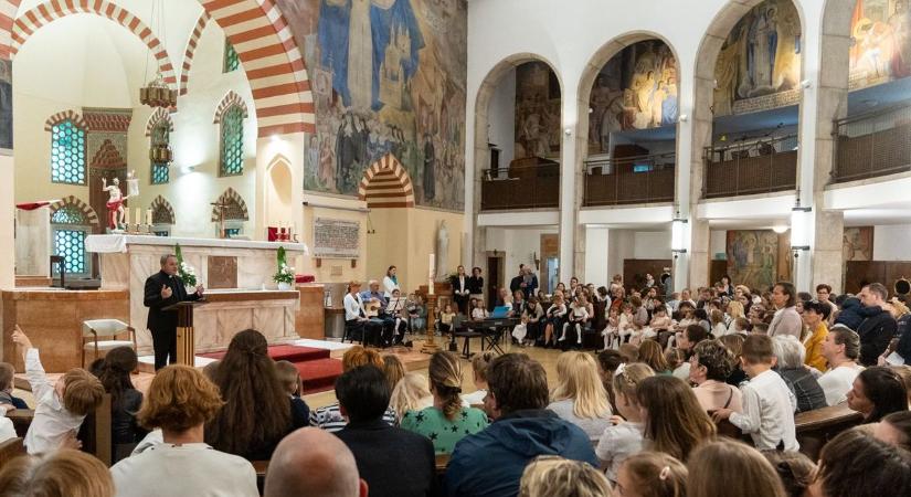 Meglepetés apakórus és áldás a püspöktől